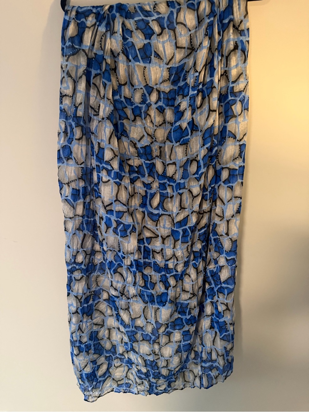 Blue & Gray Patterned Women’s Wrap or Scarf. NWOT. Lightweight.